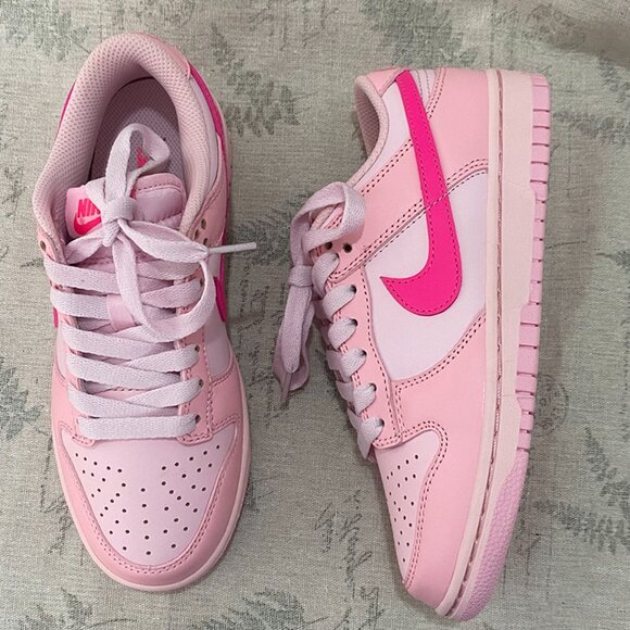 Nike Dunk Low Triple Pink - Picture 6 of 8